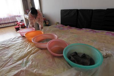 桓仁楼上漏水，住户失联，小区没物管，业主维权难！律师来支招……